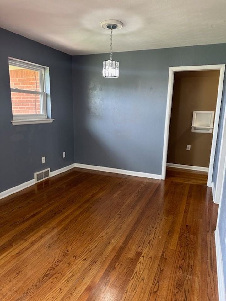 817 E Carroll Ln - Photo 6 of 19