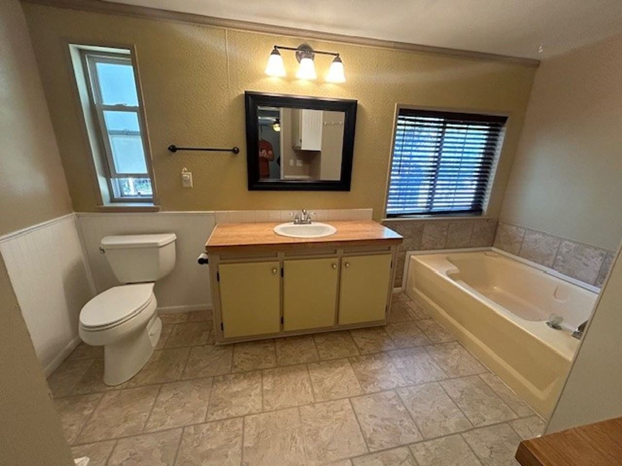 103 Silverbow Ct - Photo 3 of 30