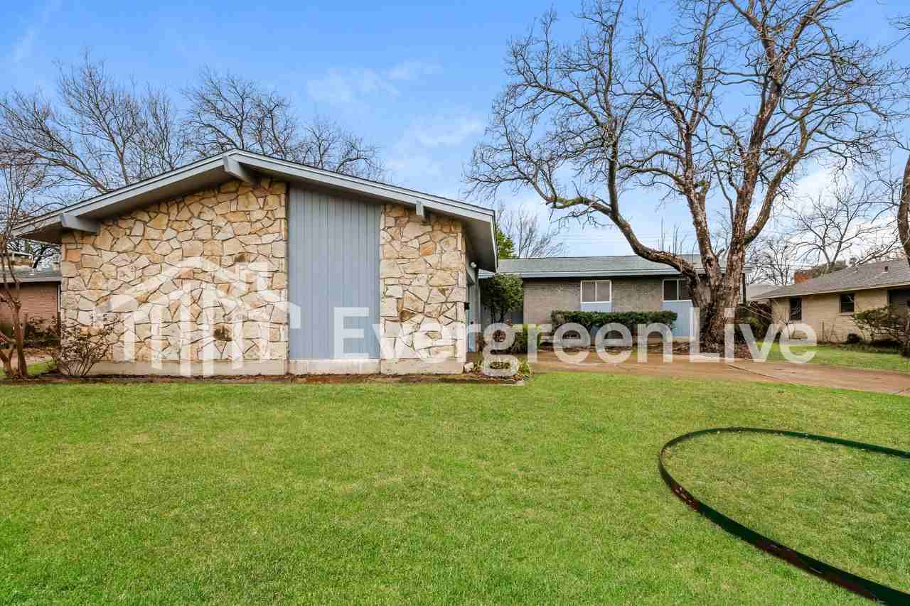 9538 Vinewood Drive - Photo 3 of 21