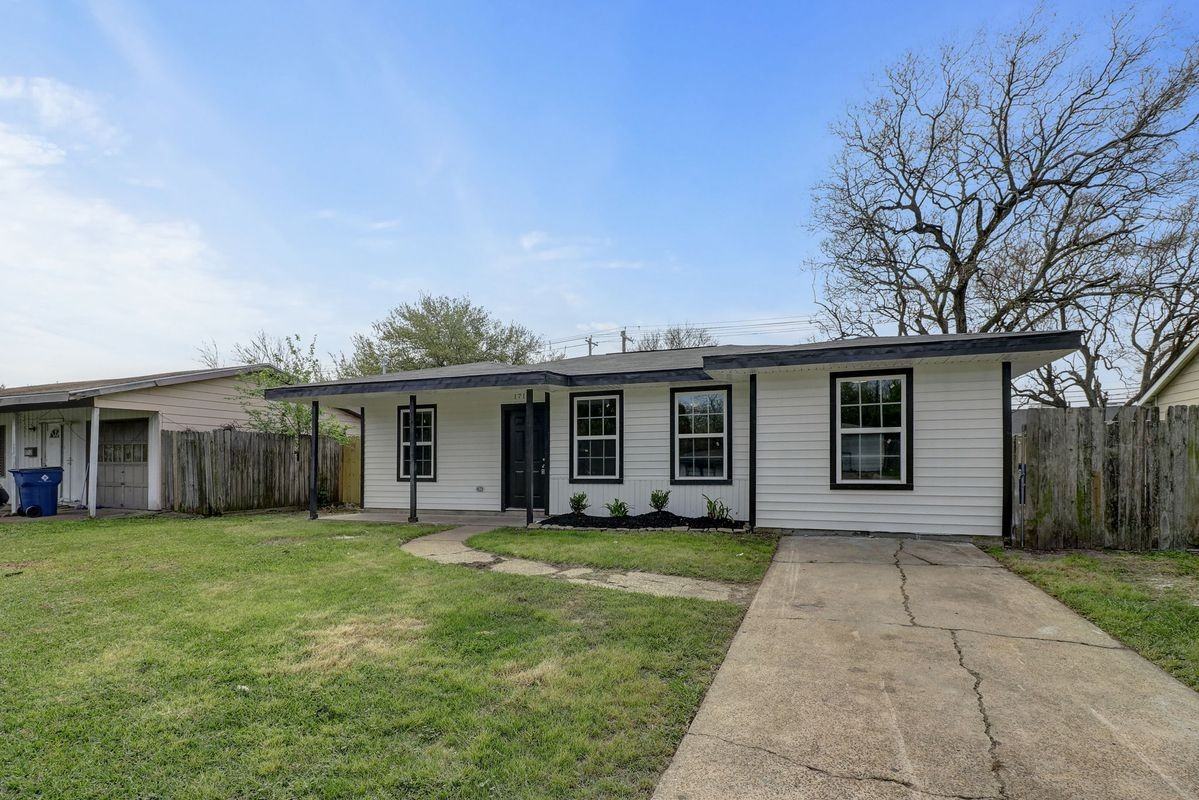 1717 Wayside Dr - Photo 2 of 11