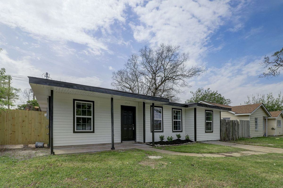 1717 Wayside Dr - Photo 3 of 11