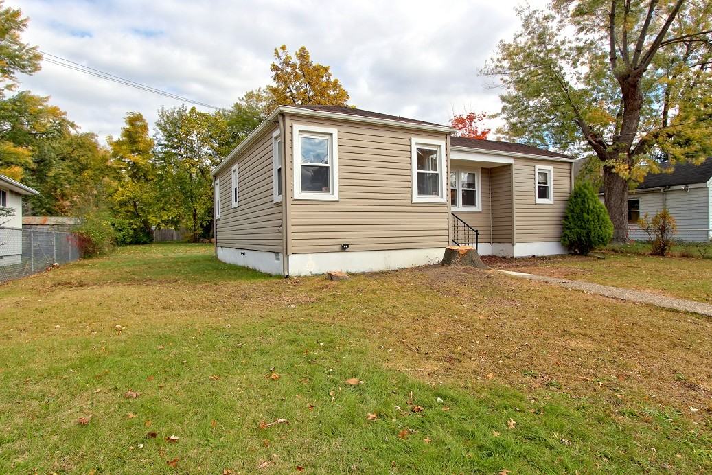 230 Grant Ave - Photo 2 of 11