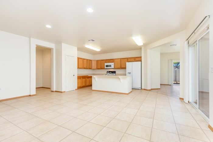 2709 Stowell Cir - Photo 2 of 16