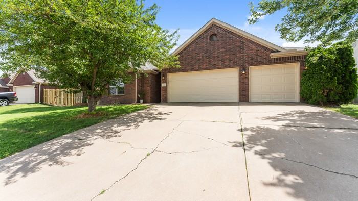 410 Beasley Dr - Photo 2 of 17