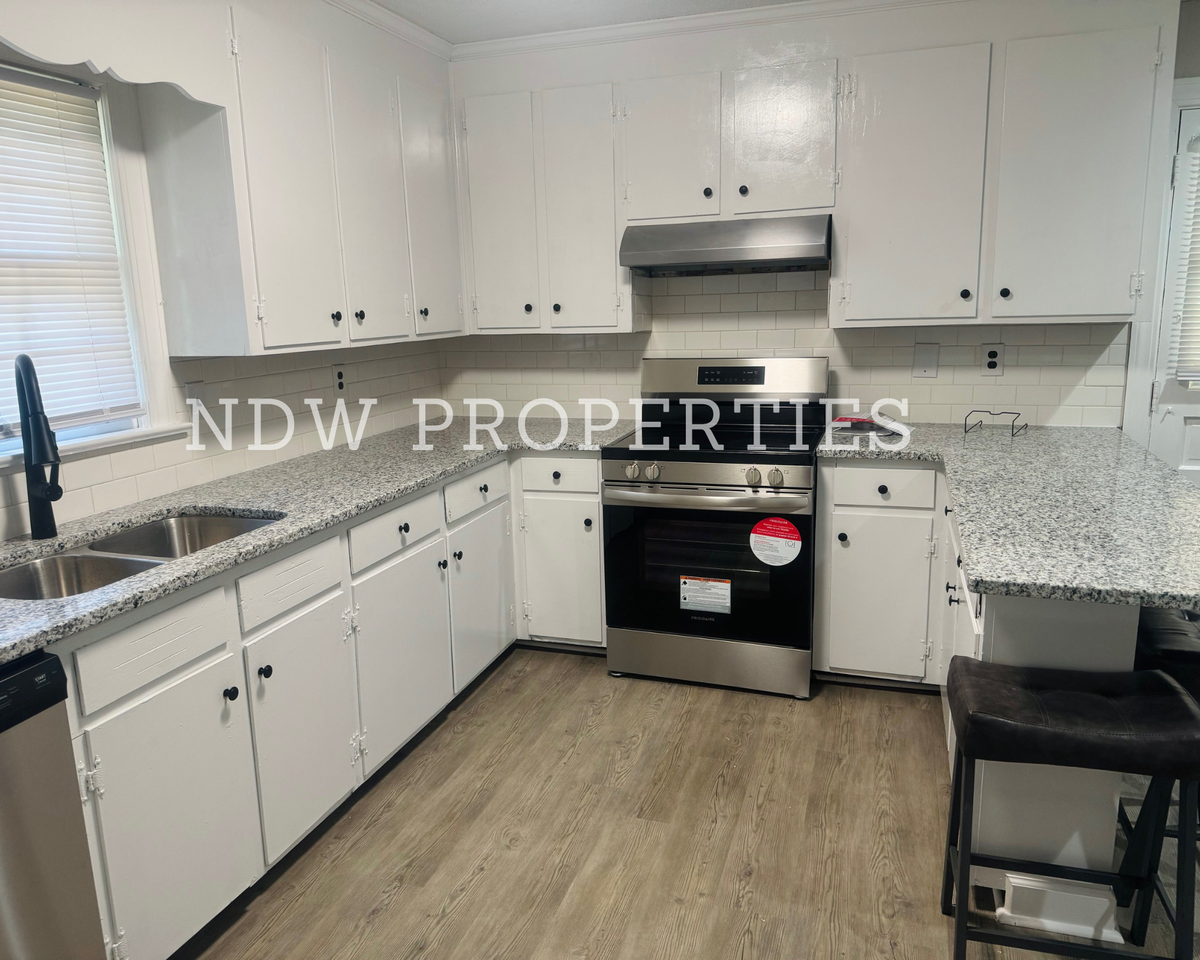 3405 Brookview Dr #NA - Photo 3 of 13