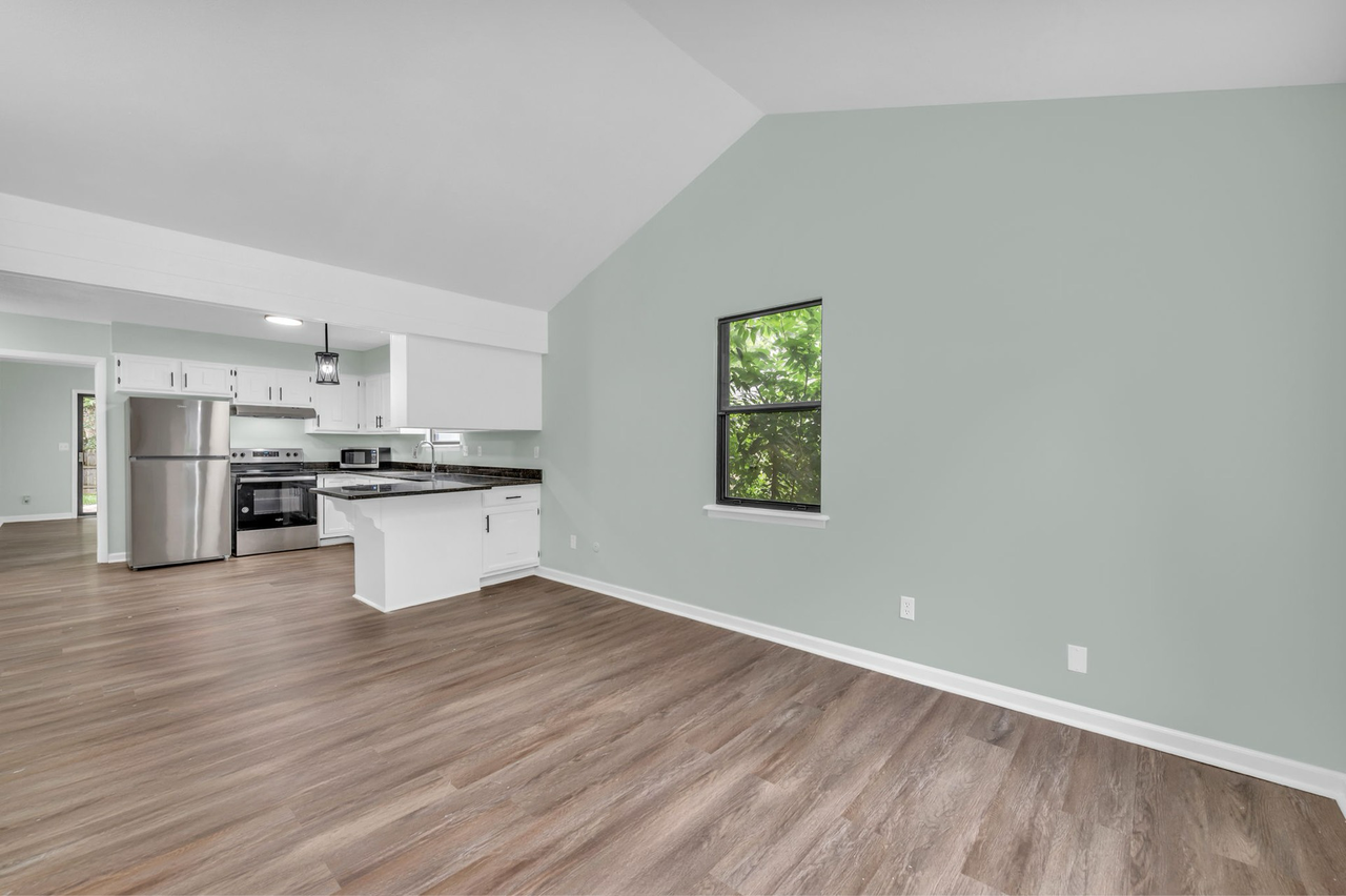 8513 England St #8513 - Photo 3 of 17