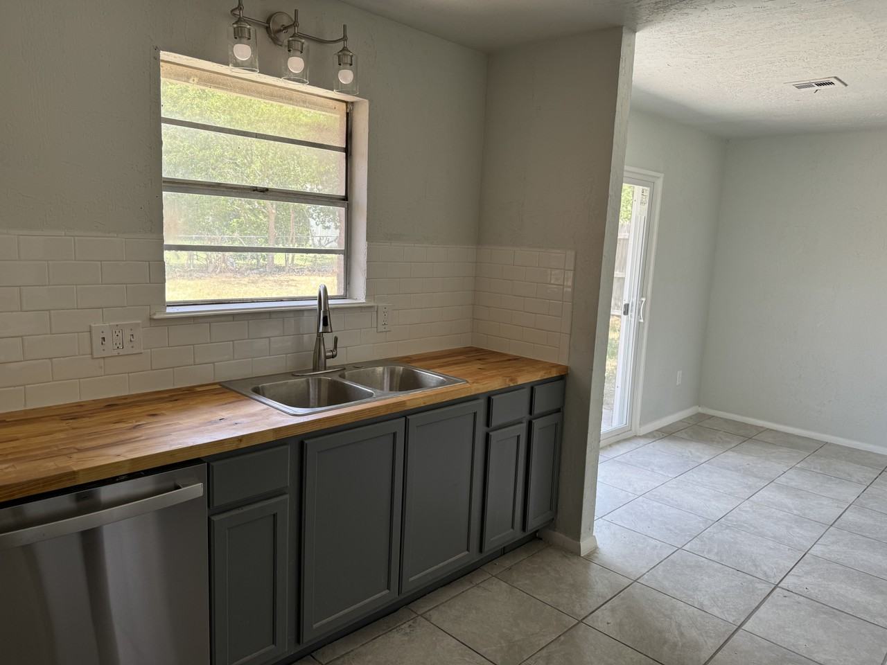 4604 Se Mieling Dr #NA - Photo 2 of 10