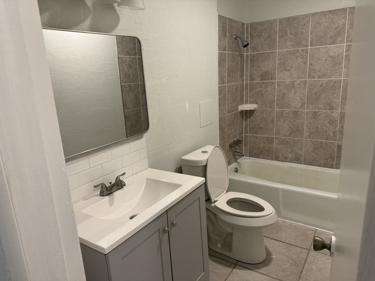 4604 Se Mieling Dr #NA - Photo 4 of 10