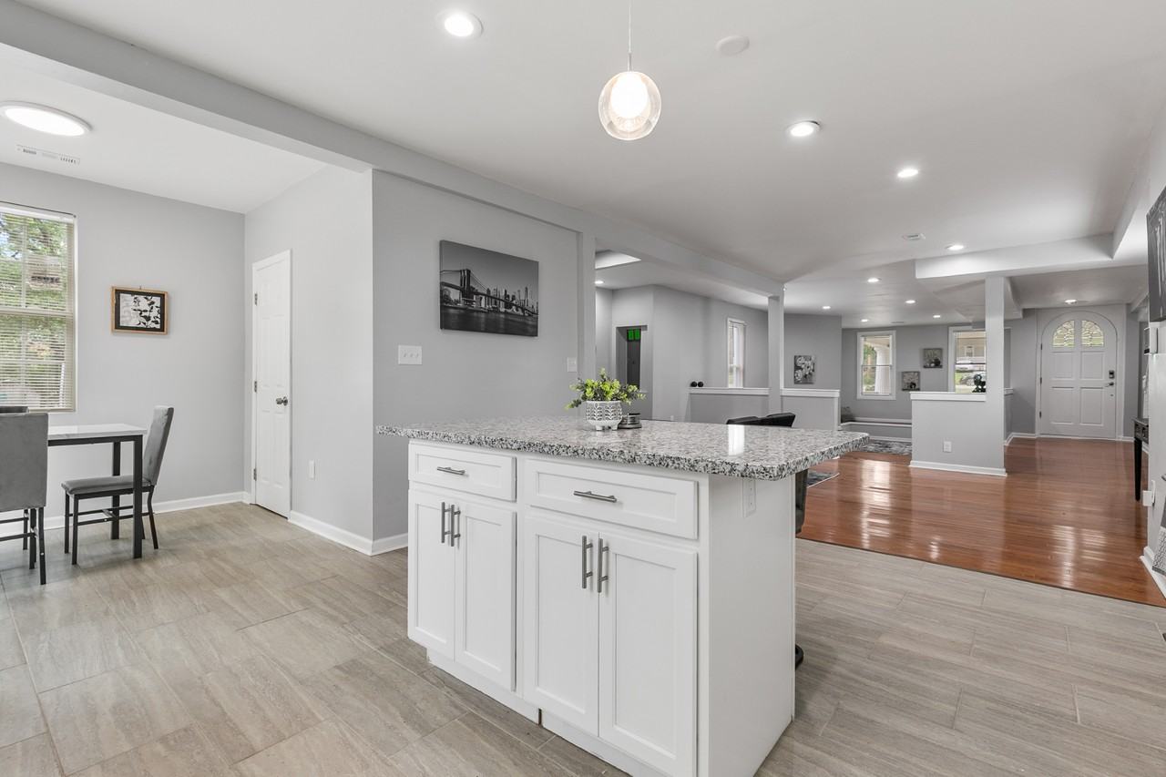 711 Woodbourne Ave #NA - Photo 2 of 20