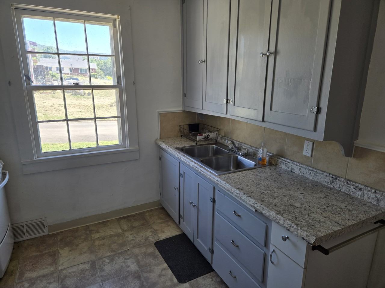 504 S 5th St #3 - Photo 4 of 12