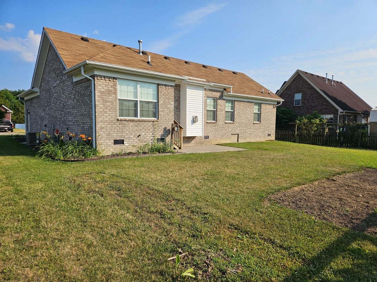 403 Persimmon Dr #NA - Photo 5 of 20