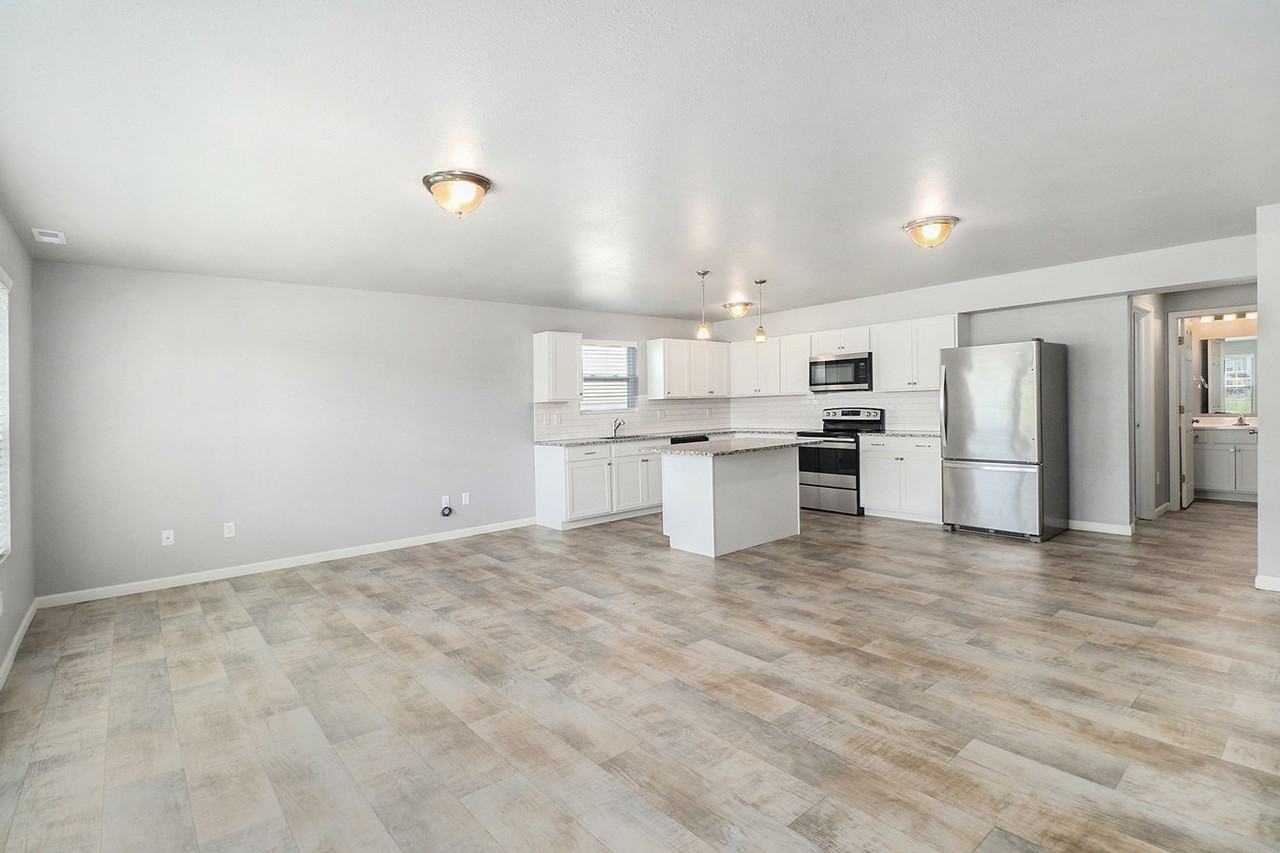 1265 Solomon Ct - Photo 4 of 15