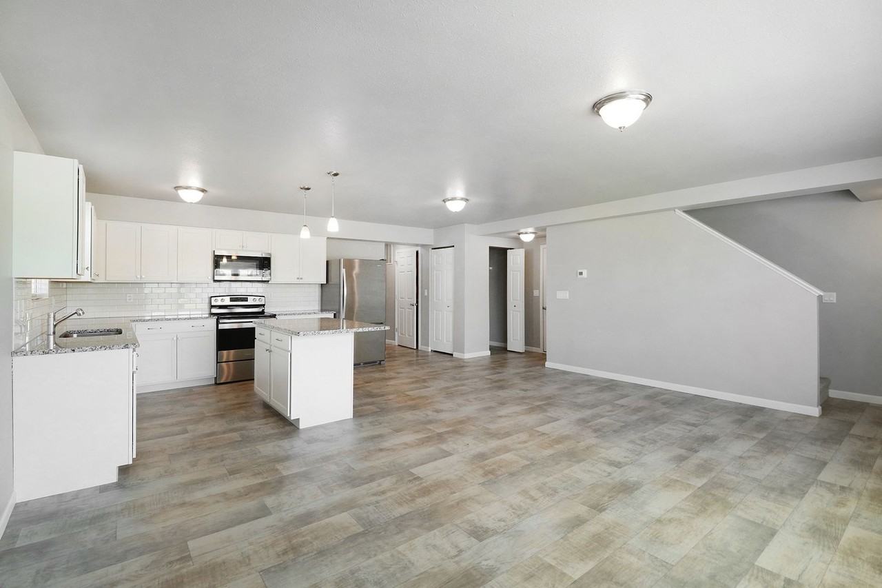 1265 Solomon Ct - Photo 7 of 15
