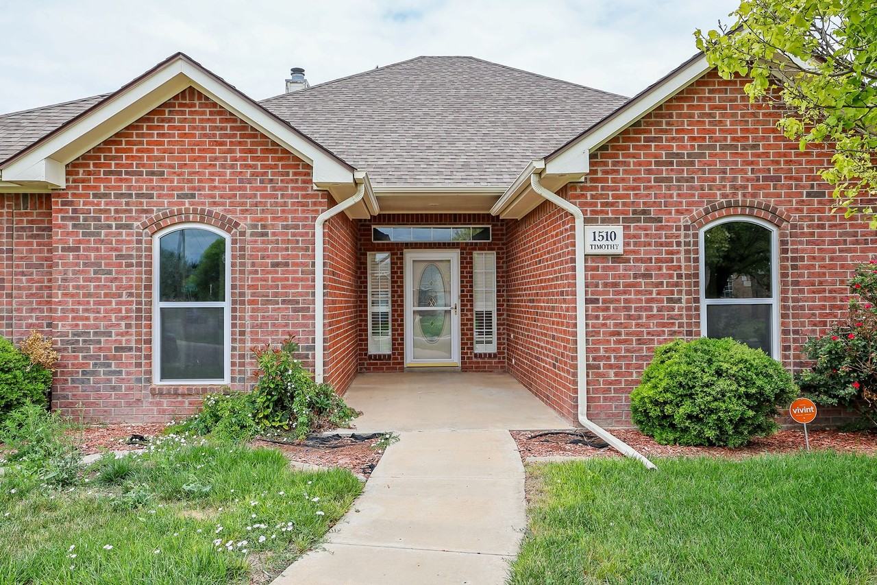 1510 Timothy Ln - Photo 2 of 28