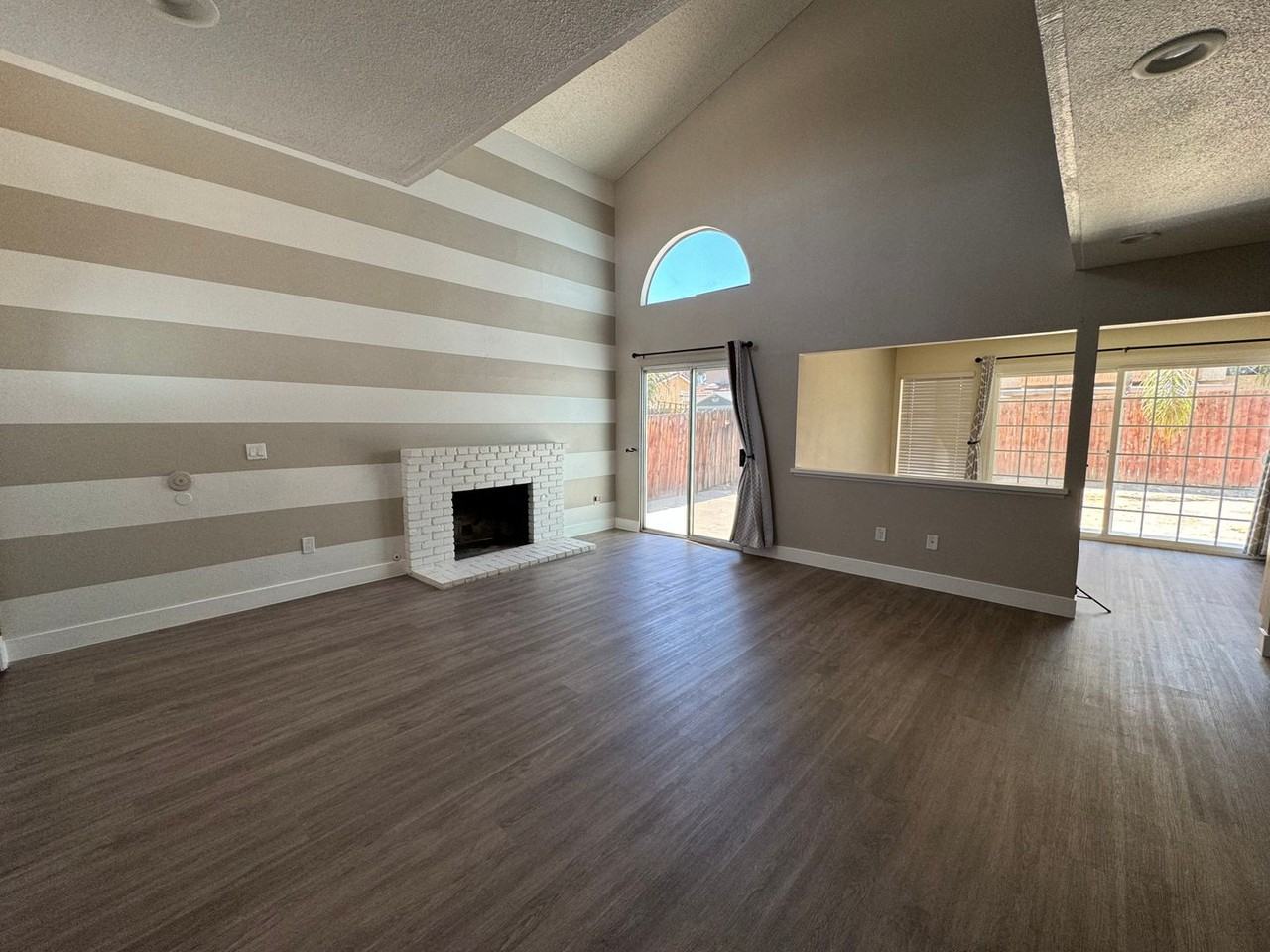 137 Elmtree Dr - Photo 2 of 34