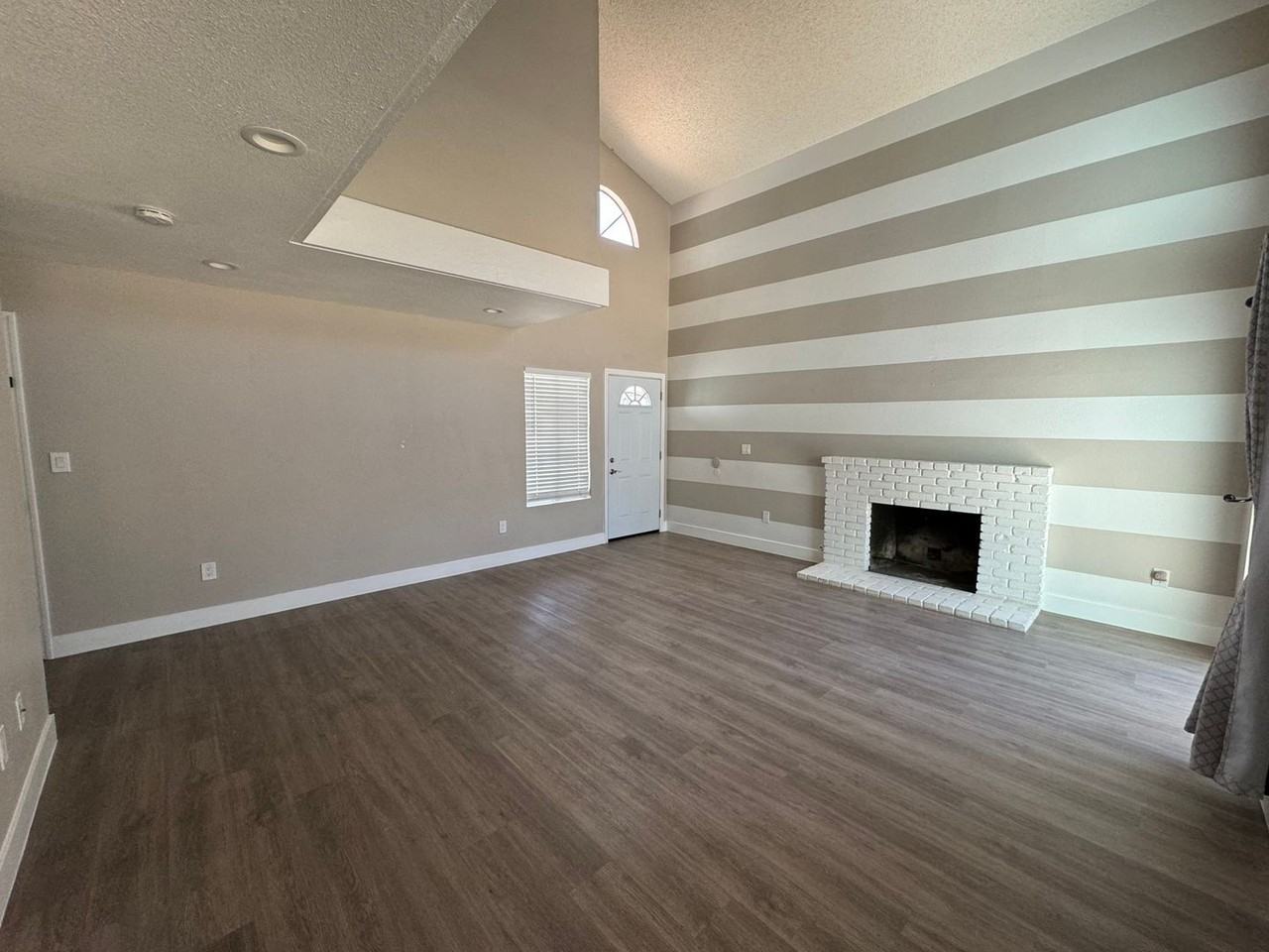 137 Elmtree Dr - Photo 3 of 34