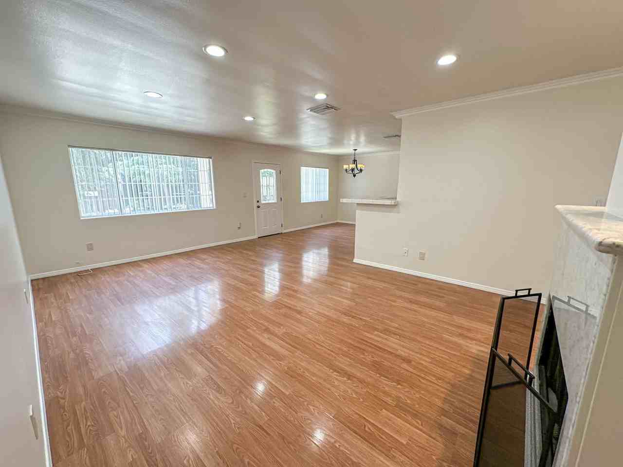 7353 Yarmouth Ave - Photo 2 of 17