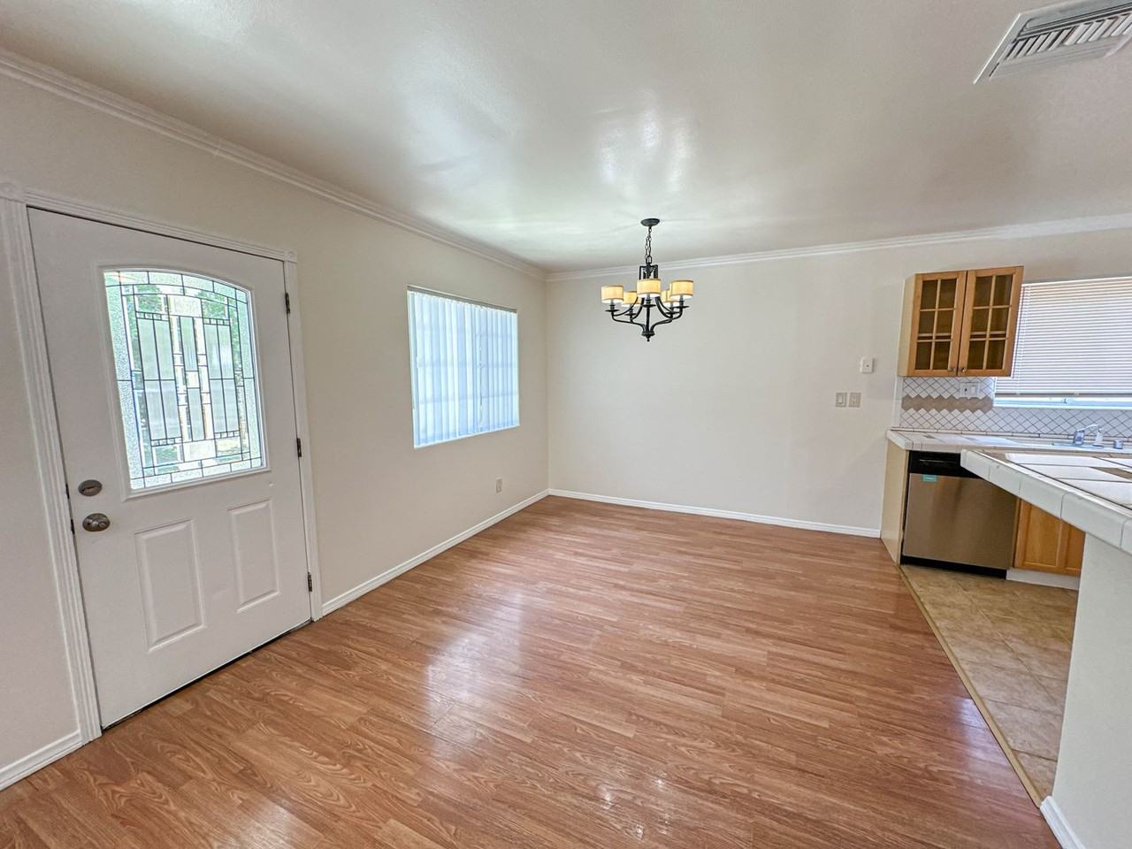 7353 Yarmouth Ave - Photo 3 of 17