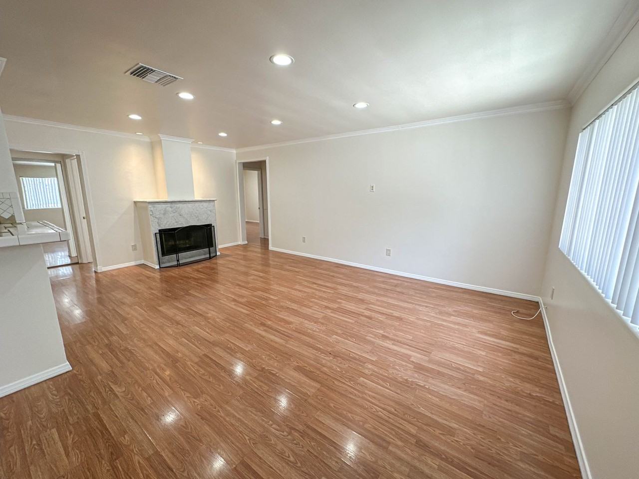 7353 Yarmouth Ave - Photo 4 of 17
