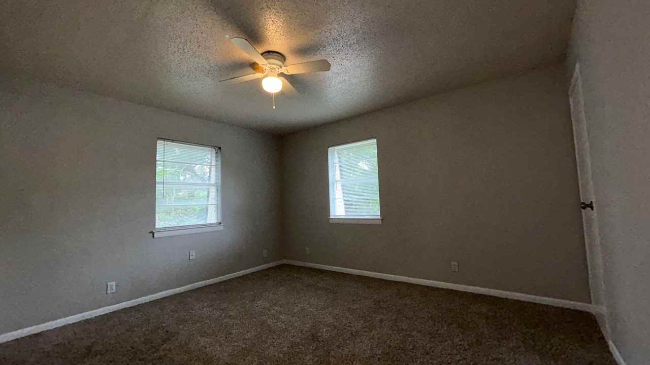 3211 Rogers Ave - Photo 7 of 10