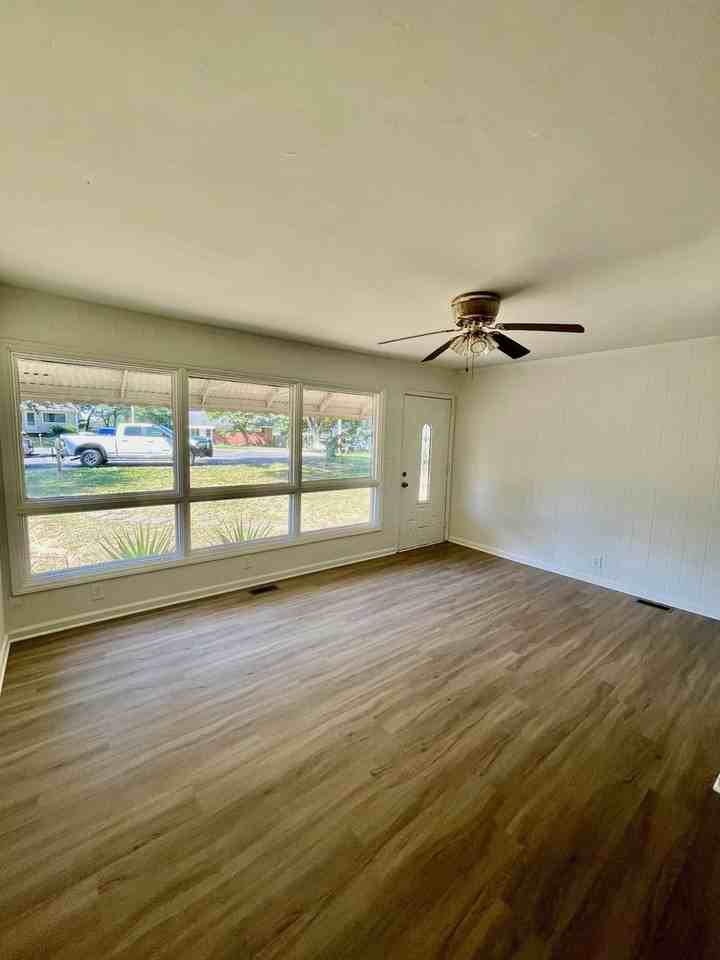 210 Meadow Dr - Photo 2 of 12
