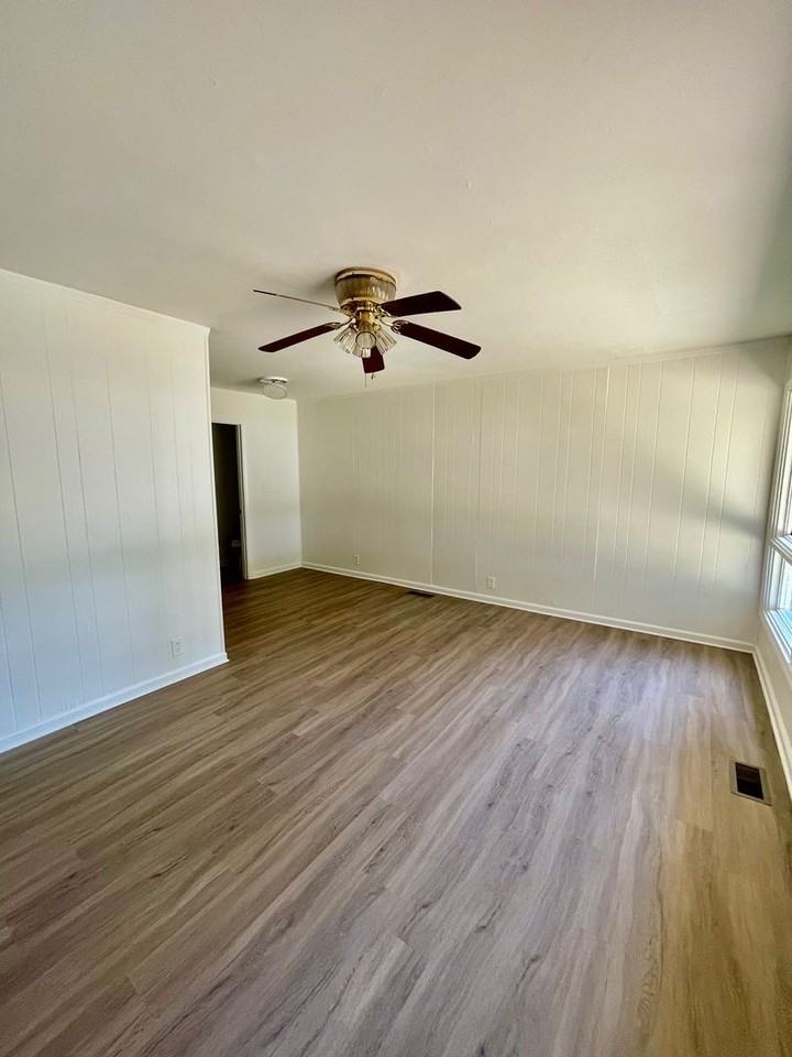 210 Meadow Dr - Photo 3 of 12