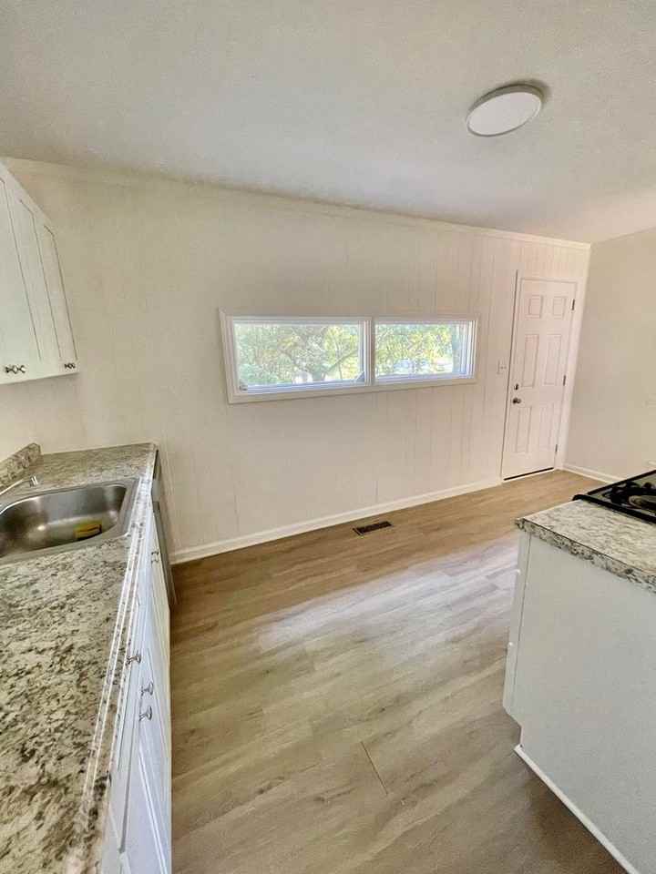 210 Meadow Dr - Photo 5 of 12