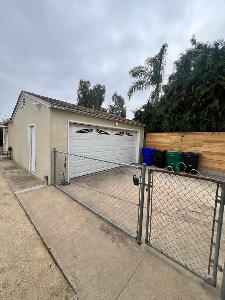 4339 60th St - Photo 3 of 26