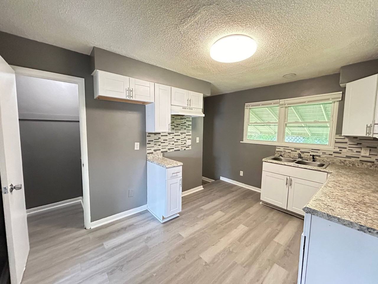 1886 Rutland Dr - Photo 3 of 34