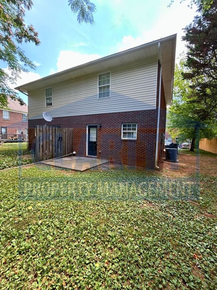 863 Stone Glen Trl Nw - Photo 3 of 17