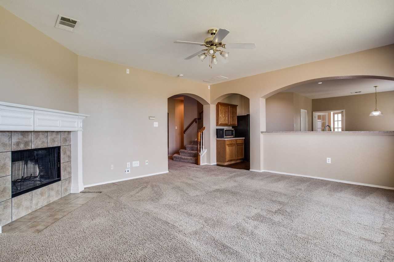 417 Kingfisher Ln - Photo 2 of 12