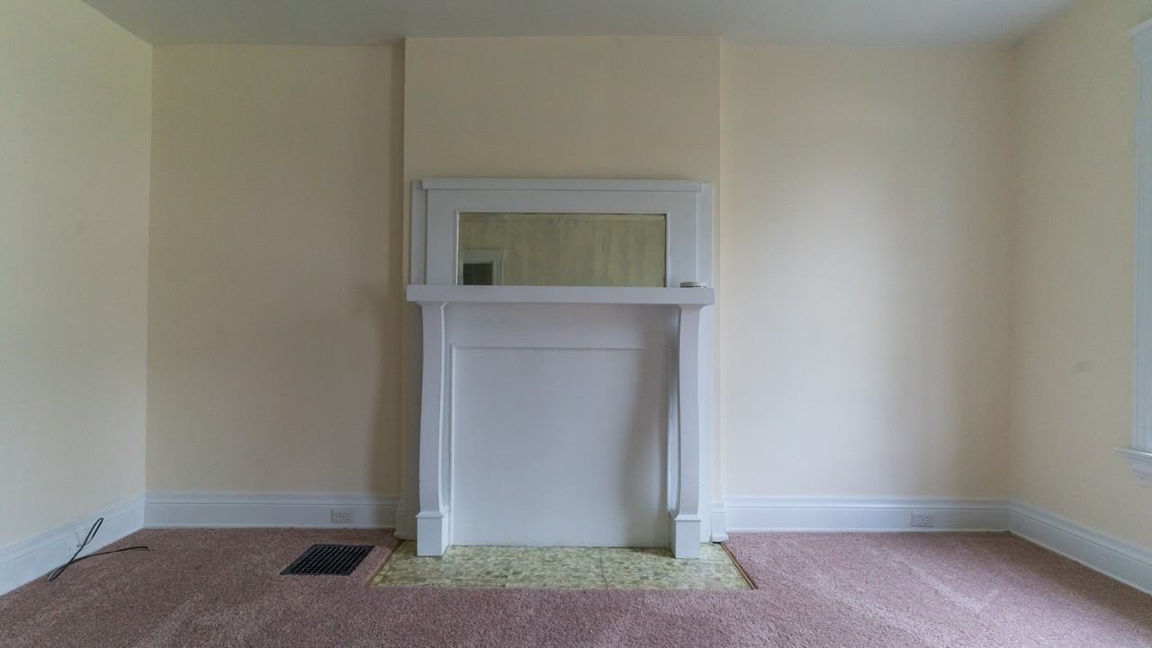 4328 34th Ave - Photo 3 of 8