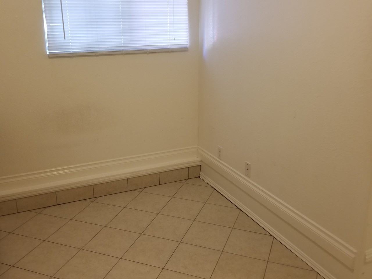 649 Knoll Dr - Photo 2 of 4