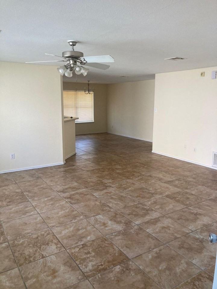 5146 Fountain Hl - Photo 2 of 14