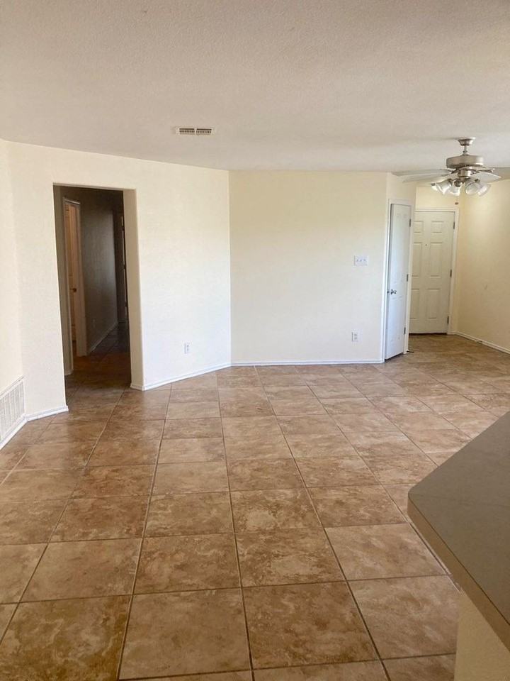 5146 Fountain Hl - Photo 3 of 14