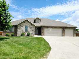 featured image of 4559 E Cromwell St