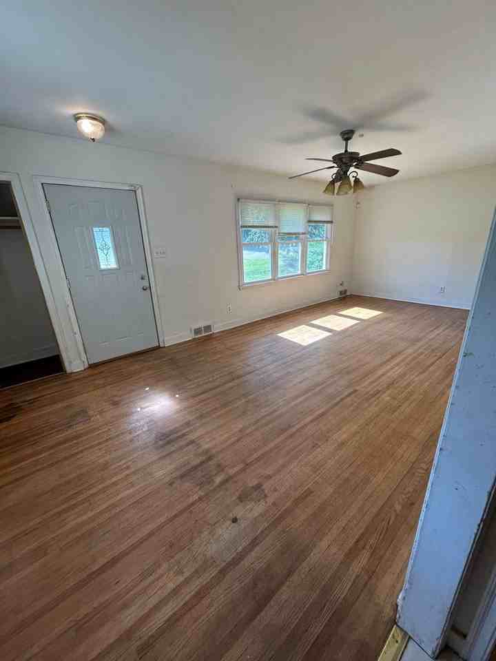 3625 Summit St - Photo 2 of 13