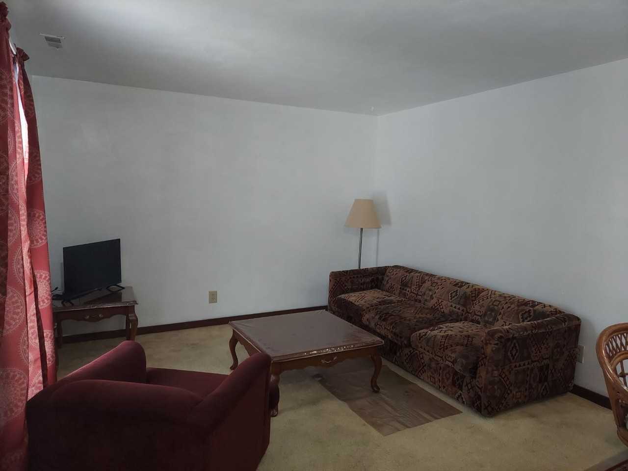 318 Washington St #D - Photo 3 of 10