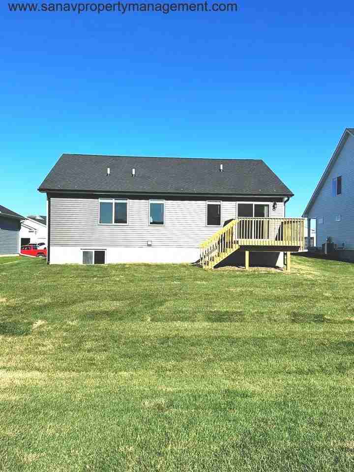 2937 Lund St - Photo 2 of 8