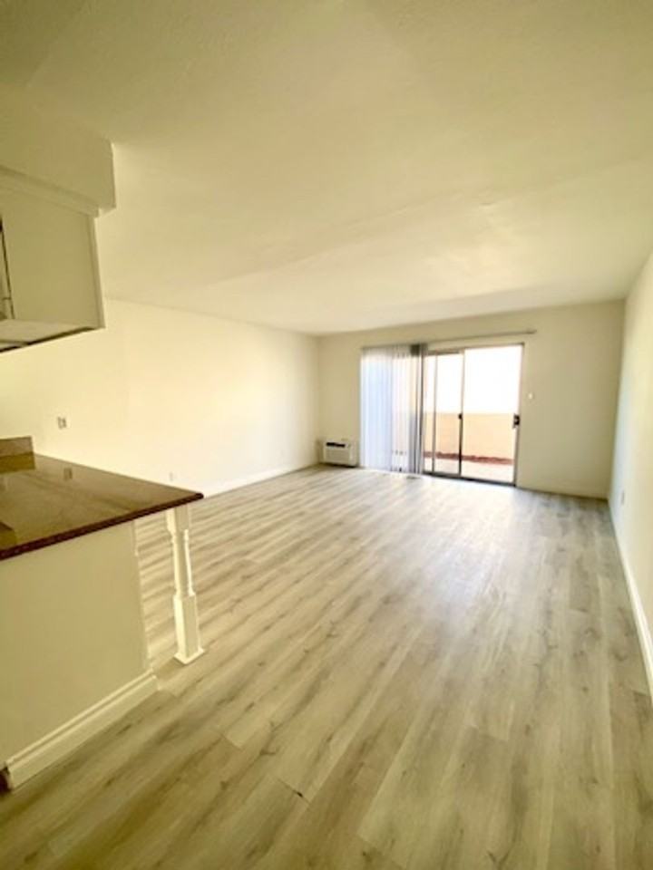 1670 W Broadway - Photo 4 of 12