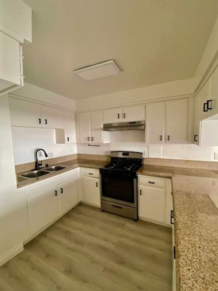 1670 W Broadway - Photo 5 of 12