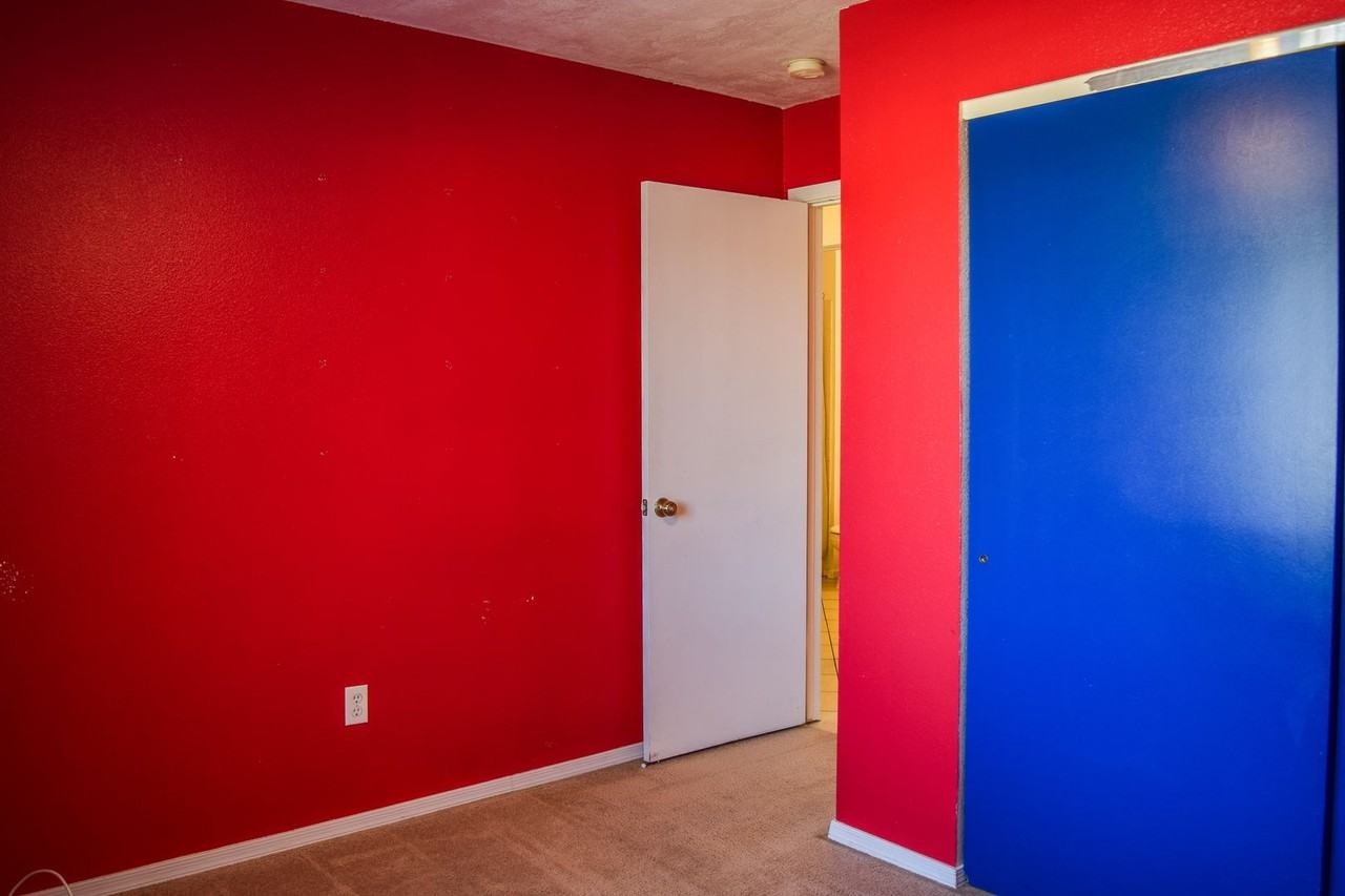 2927 W 27th St - Photo 3 of 4