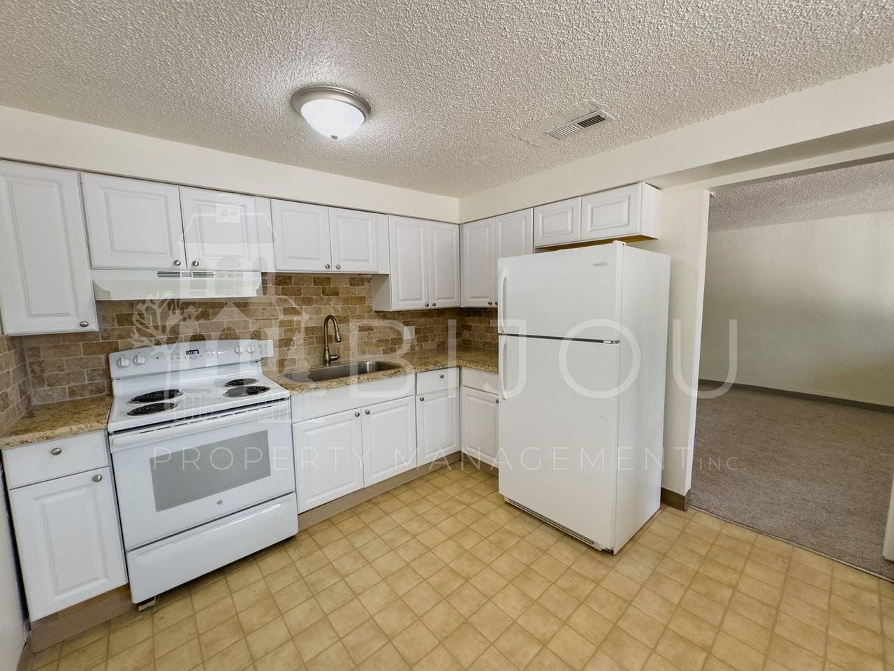 3306 W Platte Ave - Photo 6 of 14