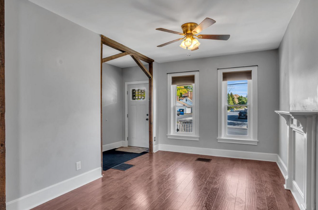 592 W Louther St - Photo 2 of 19