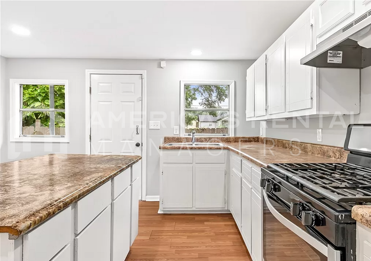 3314 16th St - Photo 3 of 15