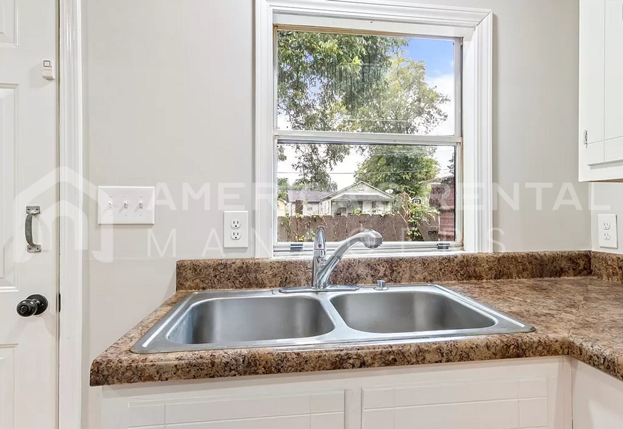 3314 16th St - Photo 5 of 15