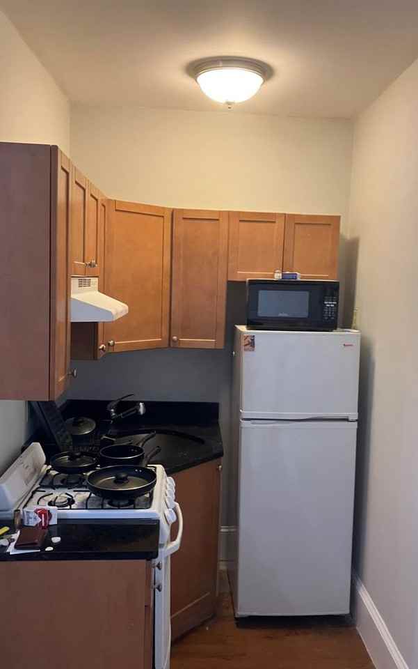 28 Hemenway St - Photo 6 of 12