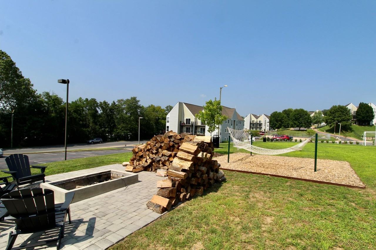 1398 Bradley Dr - Photo 4 of 28