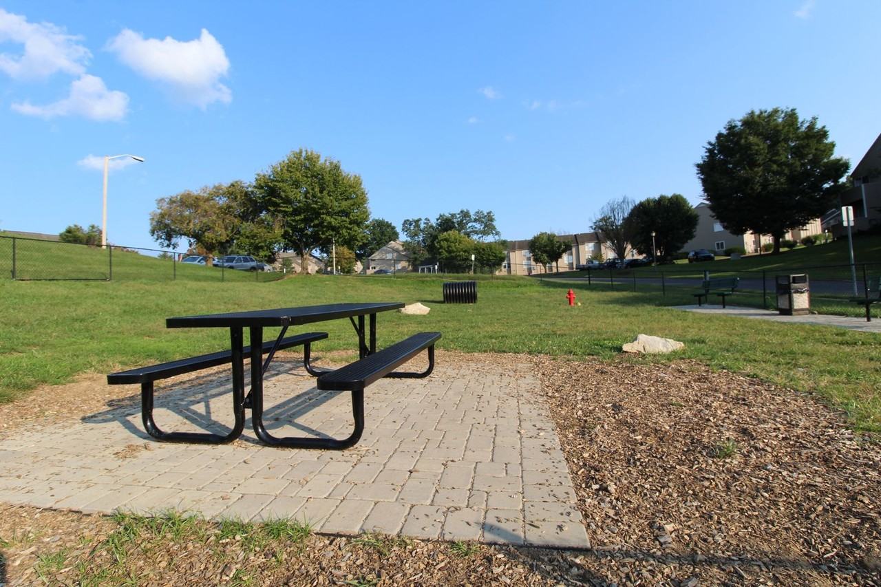 1398 Bradley Dr - Photo 6 of 28