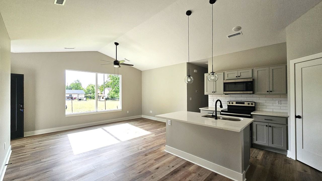 230 S Anna St - Photo 2 of 15